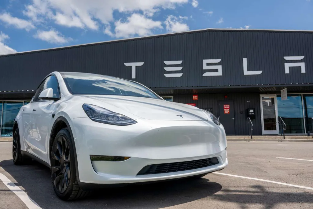 Inv tesladealership gettyimages 1494887228 d84da0e690bd42fea0ebf3a667fc85bc