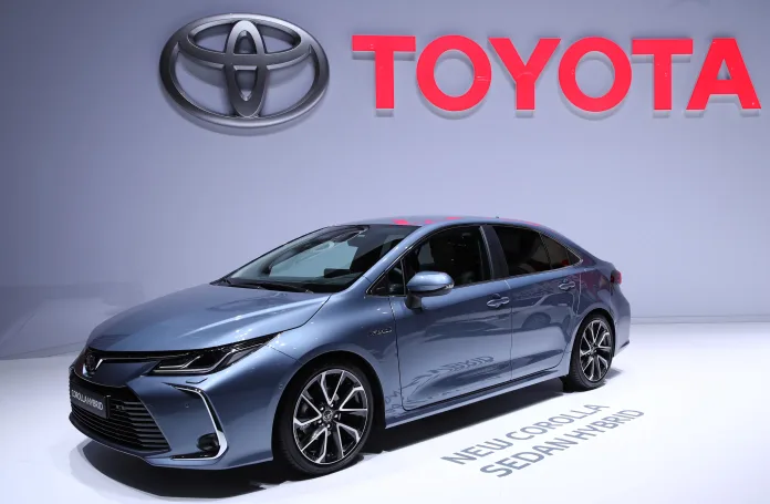 Toyota India commands 80% share of the strong hybrid car and SUV market, leading the green mobility revolution. Discover how Toyota’s hybrid strategy works.