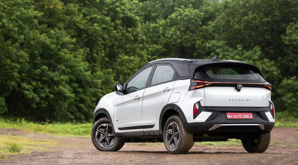 vbnc Electric Car Sales April 2025: MG, Mahindra Up