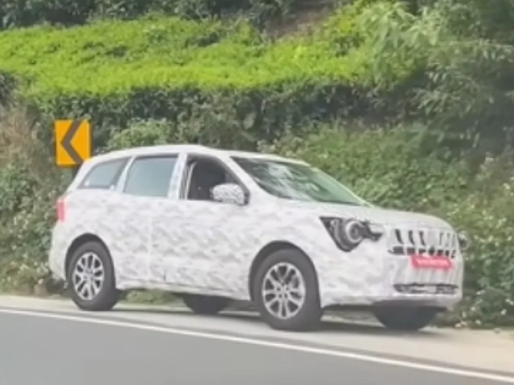 Mahindra xuv700 front 1