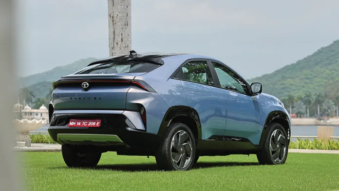 5 Best 500km Range Electric Cars India 2025: Road Trip Ready