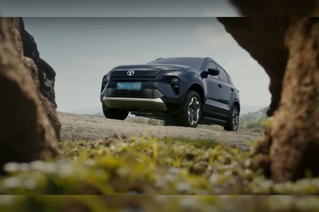 Tata Harrier EV Base vs Curvv EV